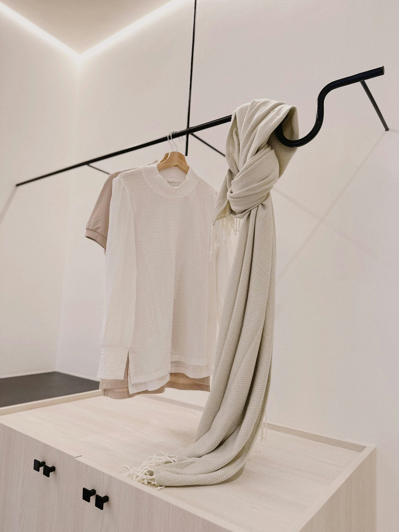 Spring 2025 Capsule Wardrobe for Minimalists: Effortless Style Simplified